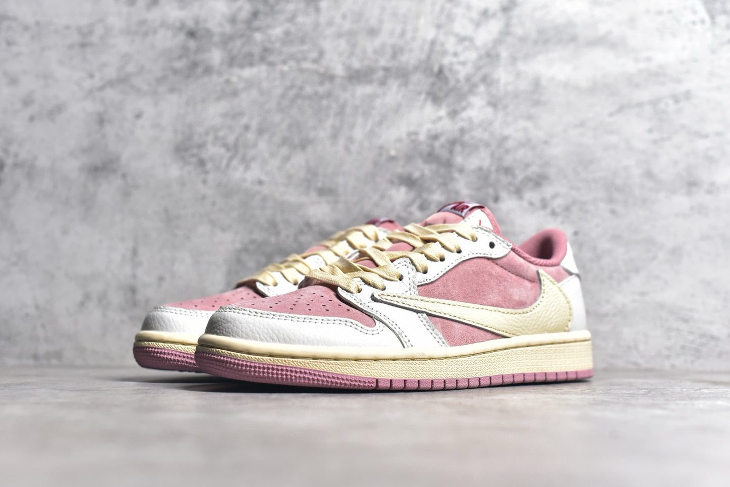 AJ1 Low Travis Scott Shy pink