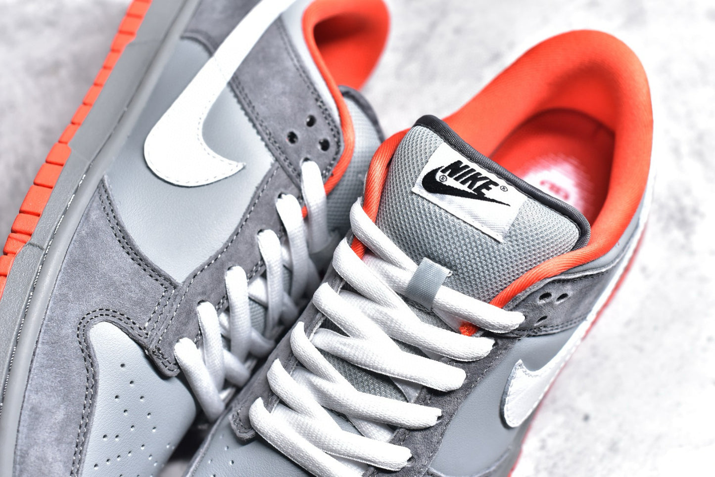 Dunk Low Staple gray Pigeon