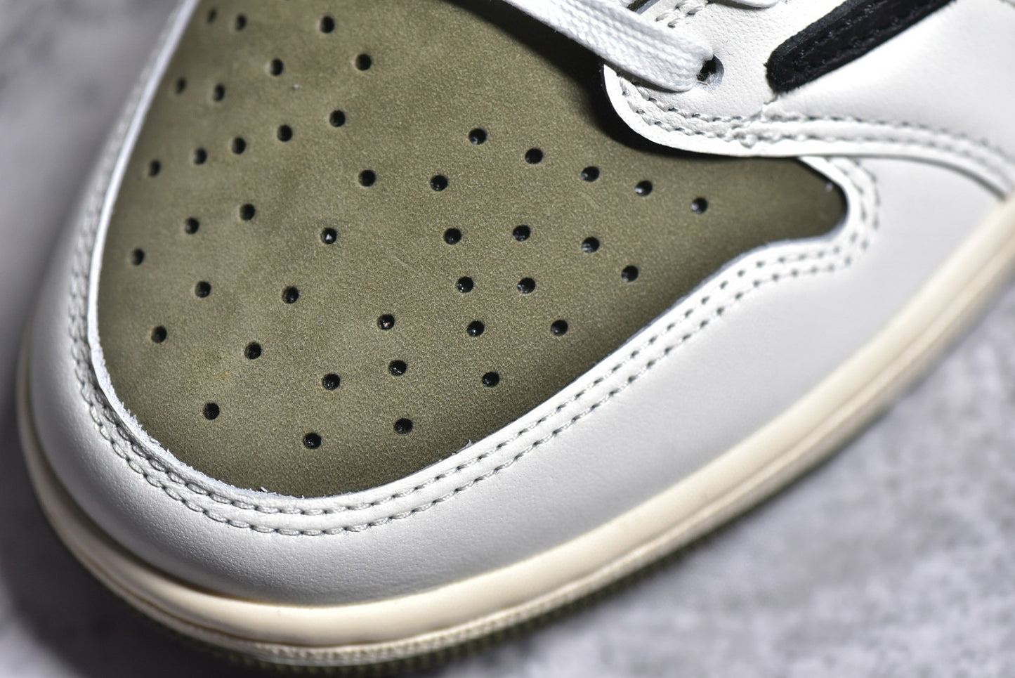 AJ1 Low Travis Scott Medium Olive