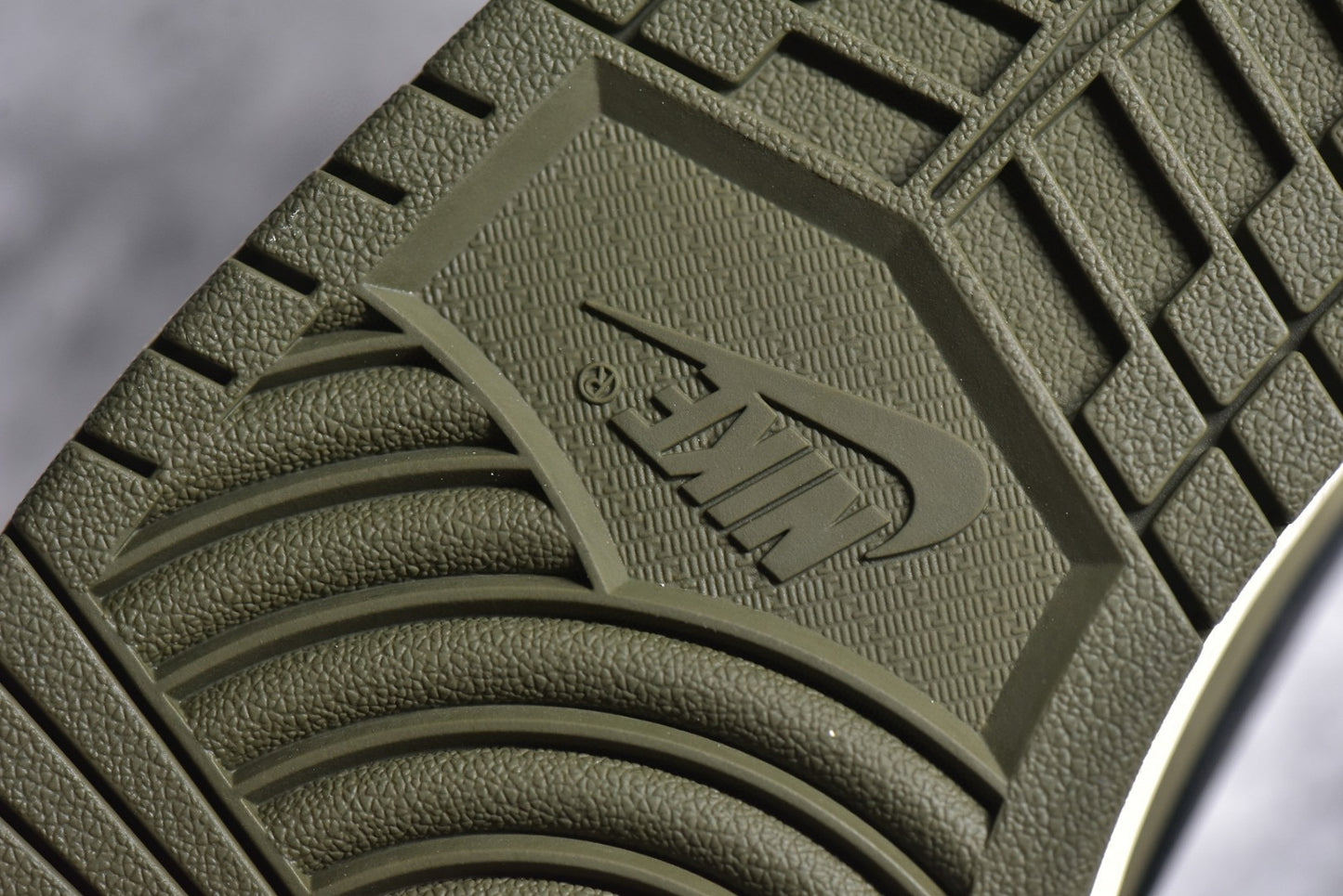 AJ1 Low Travis Scott Medium Olive
