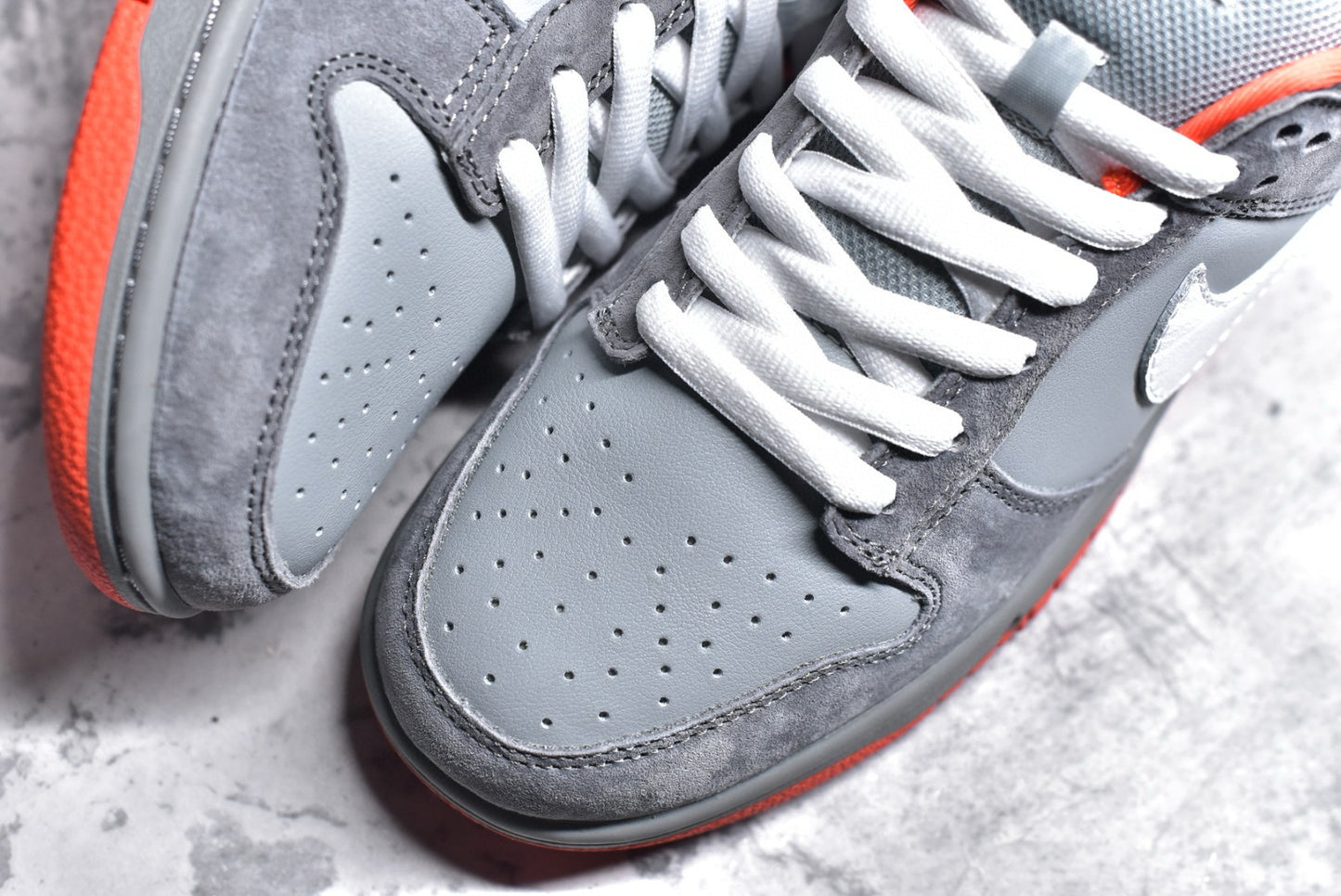 Dunk Low Staple gray Pigeon