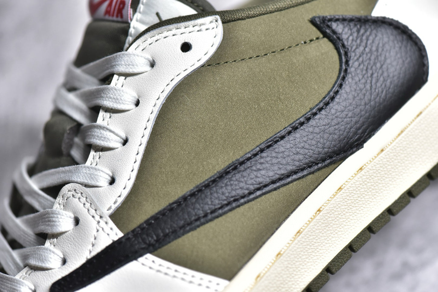 AJ1 Low Travis Scott Medium Olive