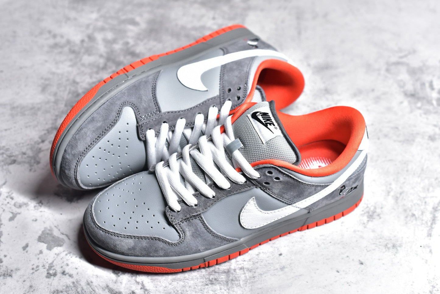 Dunk Low Staple gray Pigeon