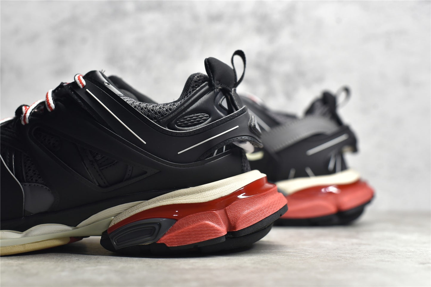 BLCG Track Black Grey Red