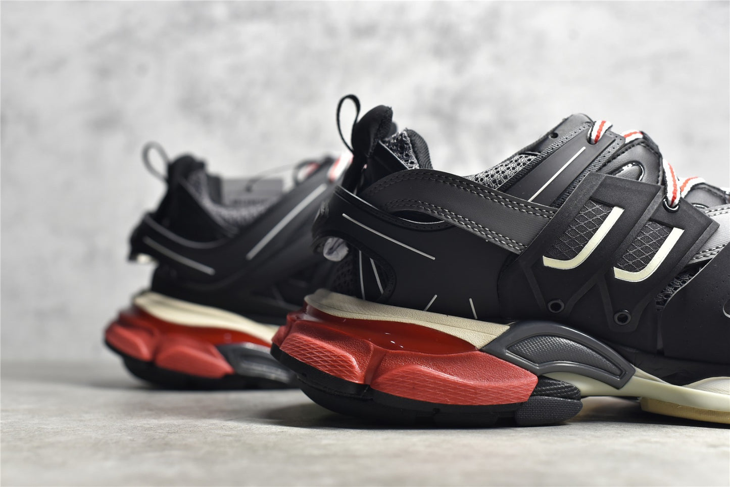 BLCG Track Black Grey Red