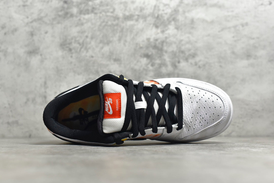 Dunk Low Roswell Raygun