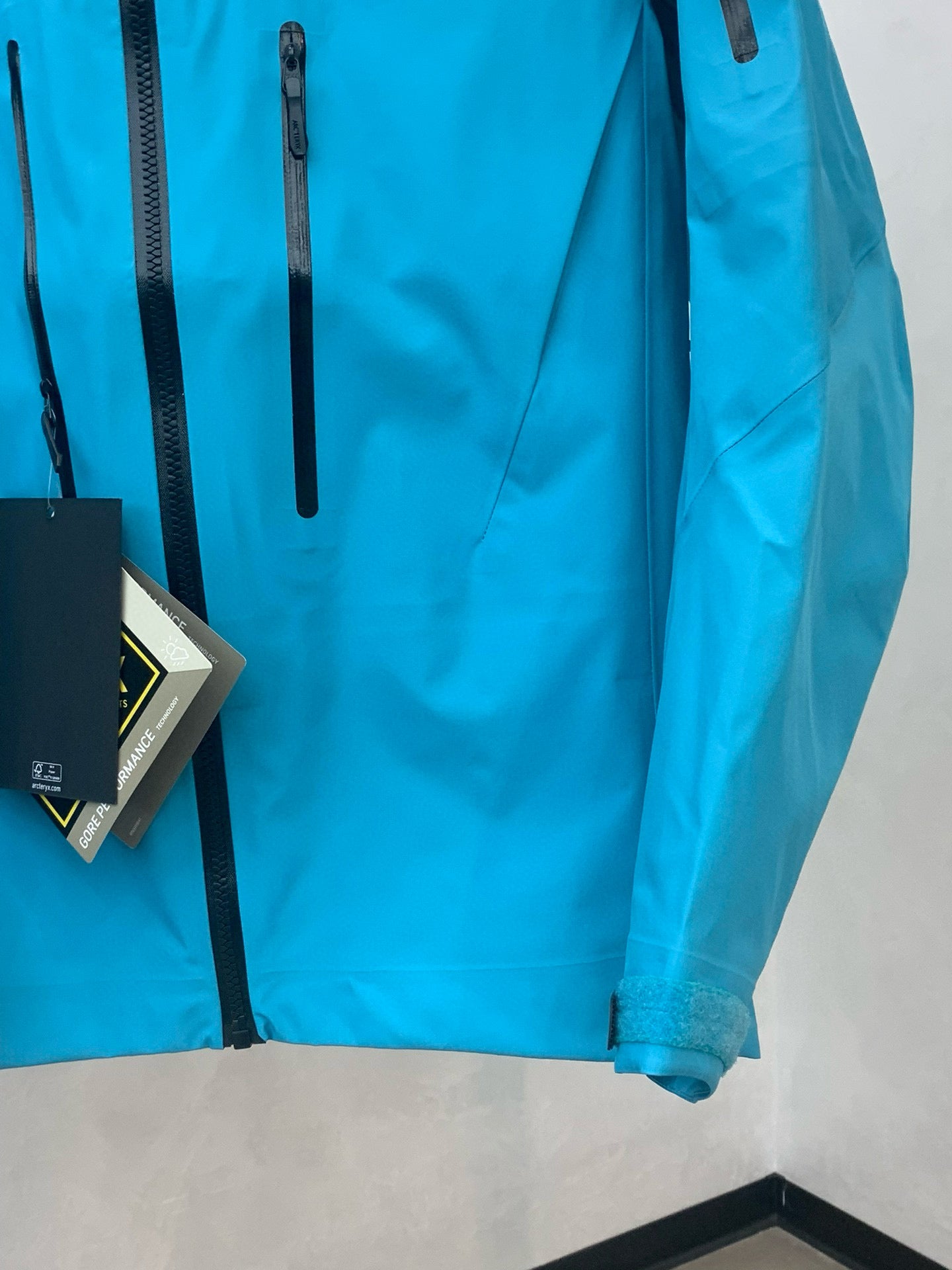 Arc’teryx ALPHA SV7 BRIGHT BLUE