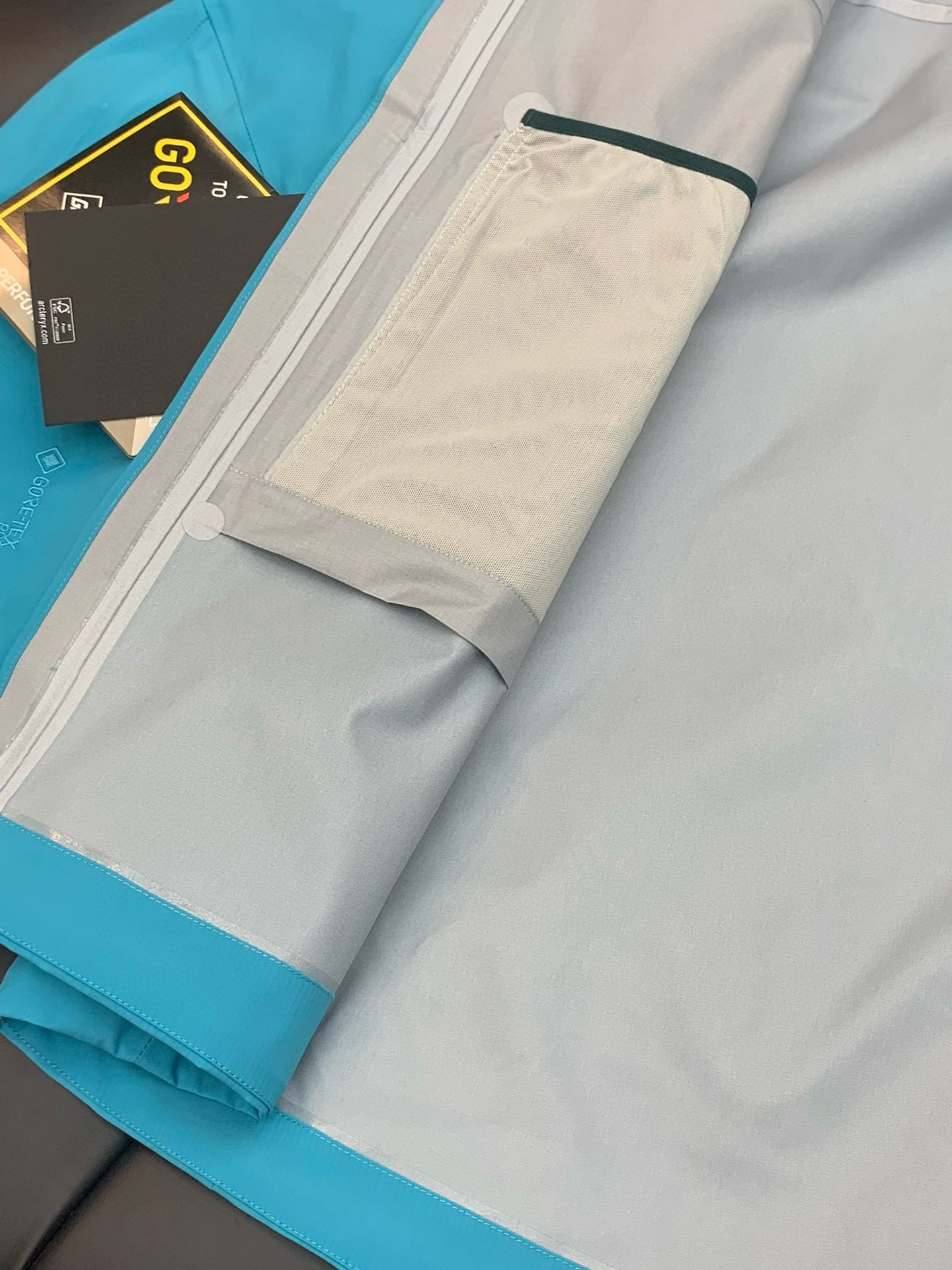 Arc’teryx ALPHA SV7 BRIGHT BLUE