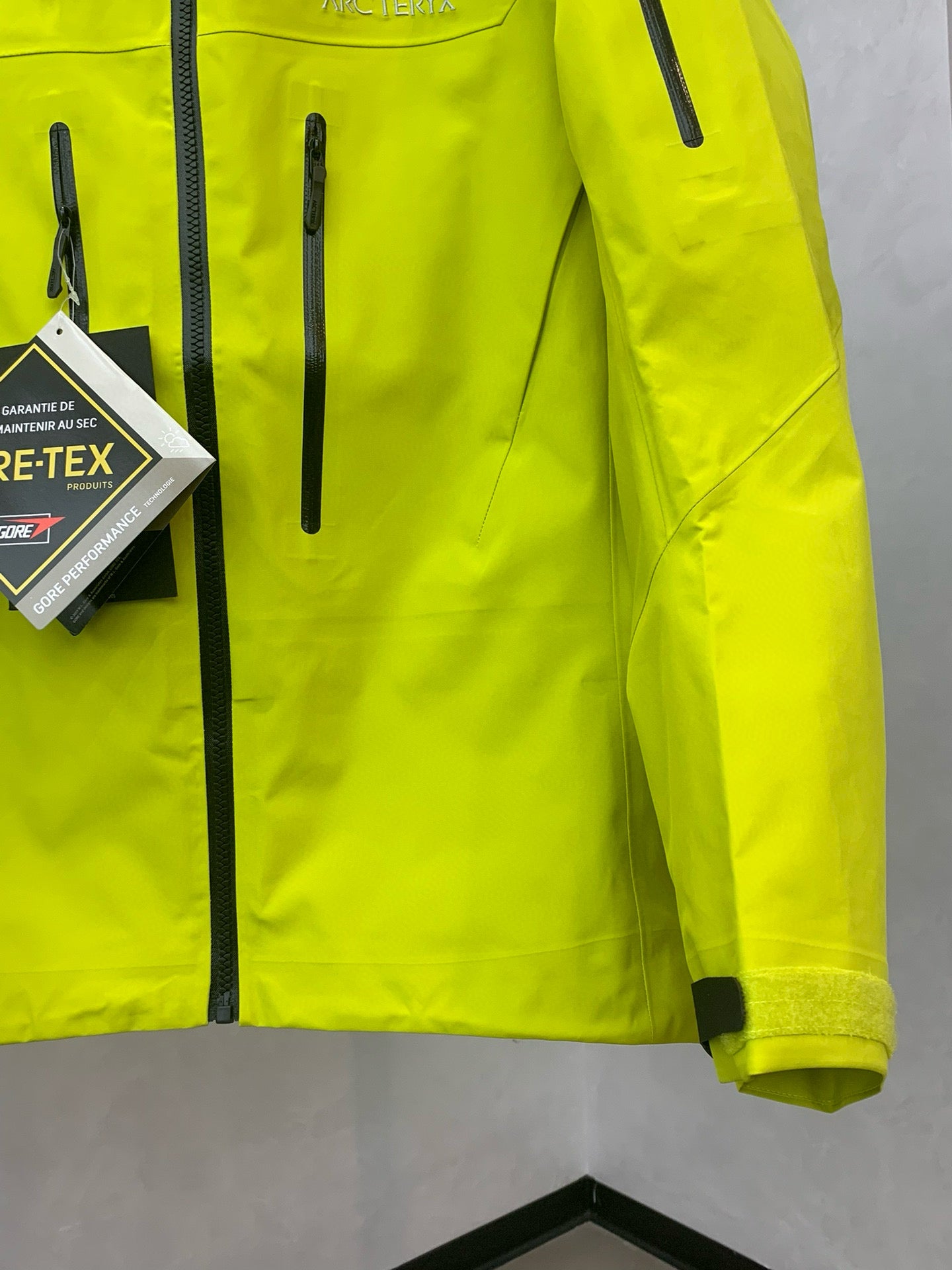 Arc’teryx ALPHA SV7 FLUORESCENT GREEN