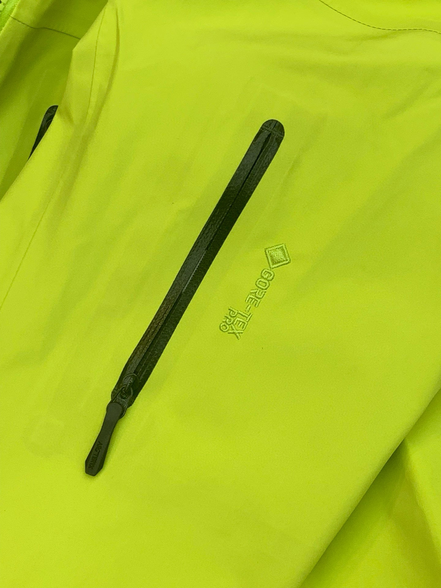 Arc’teryx ALPHA SV6 FLUORESCENT GREEN
