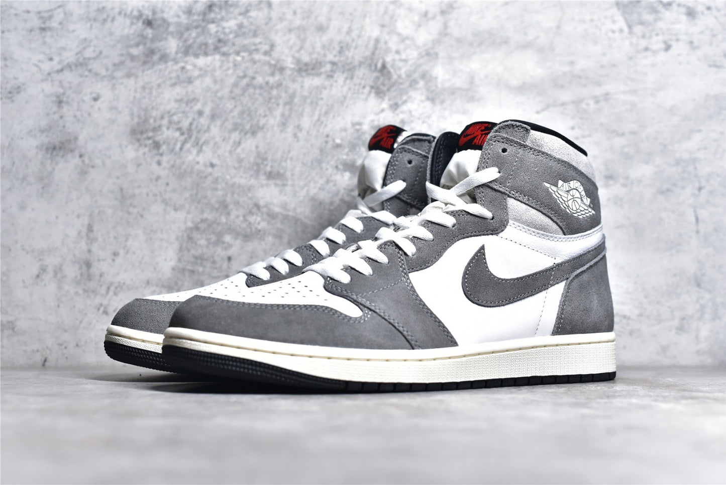AJ1 Washed Black