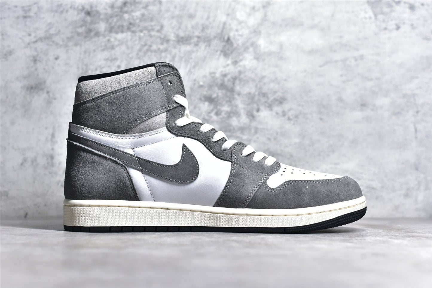 AJ1 Washed Black