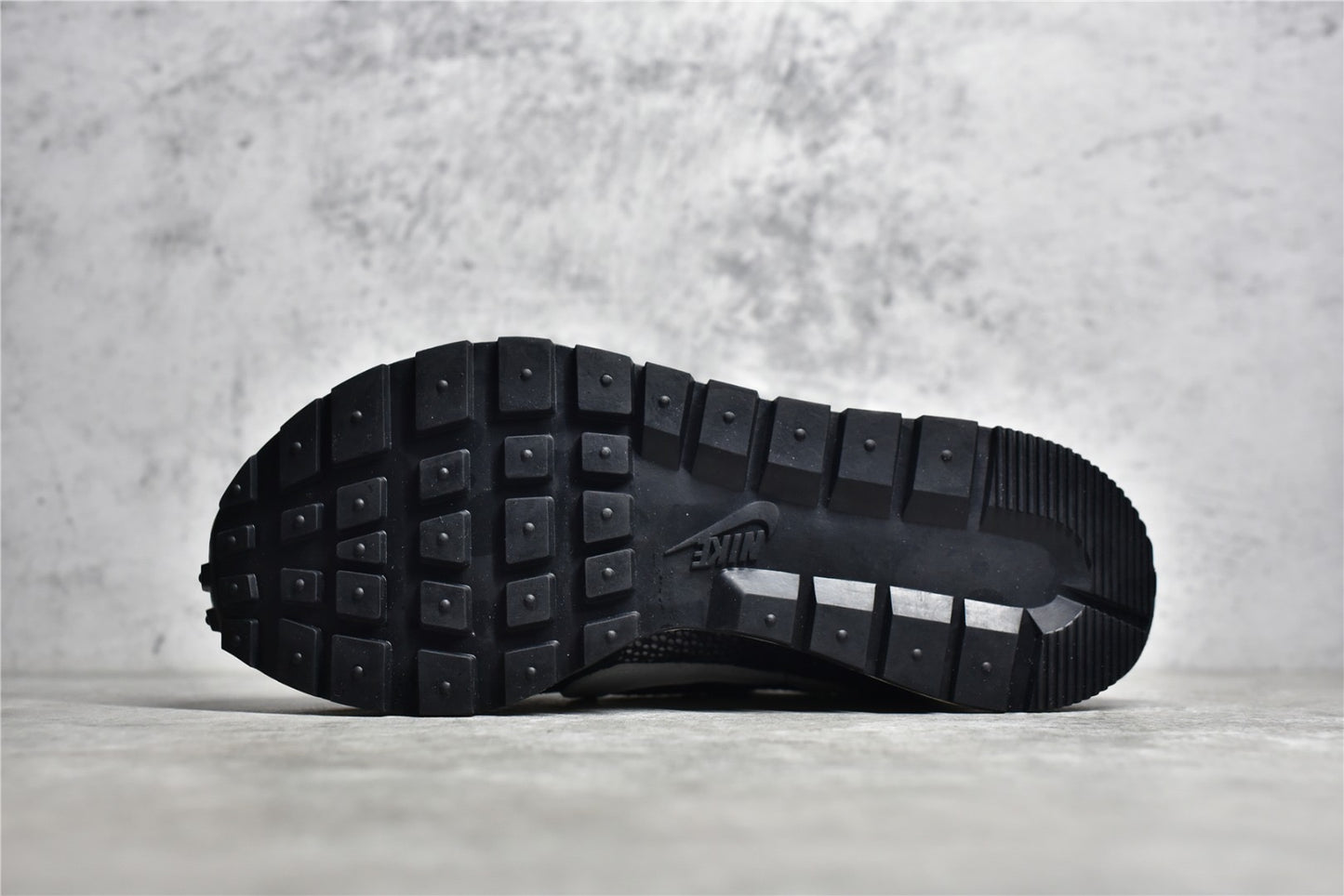 Sacai VaporWaffle "black and white"