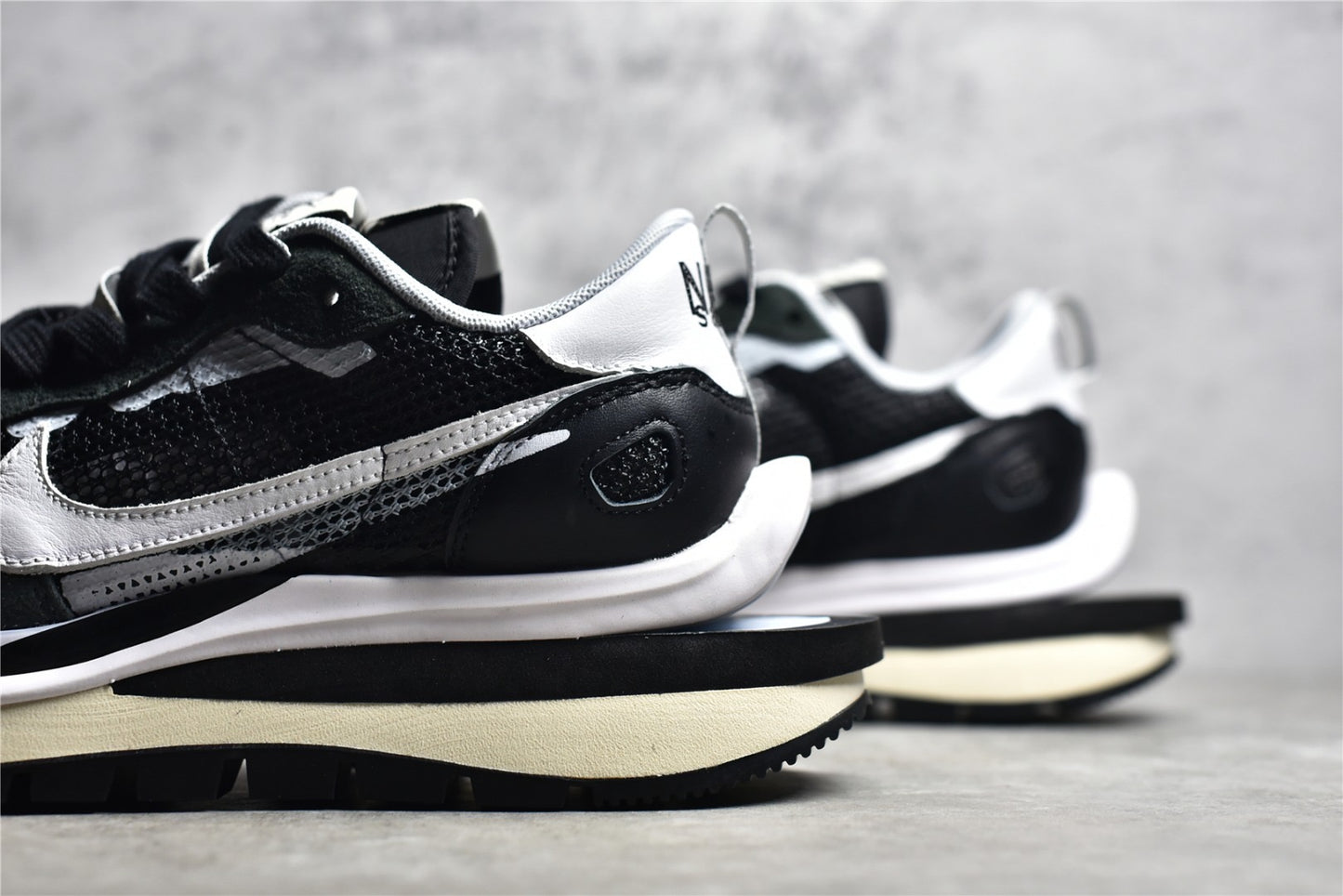 Sacai VaporWaffle "black and white"