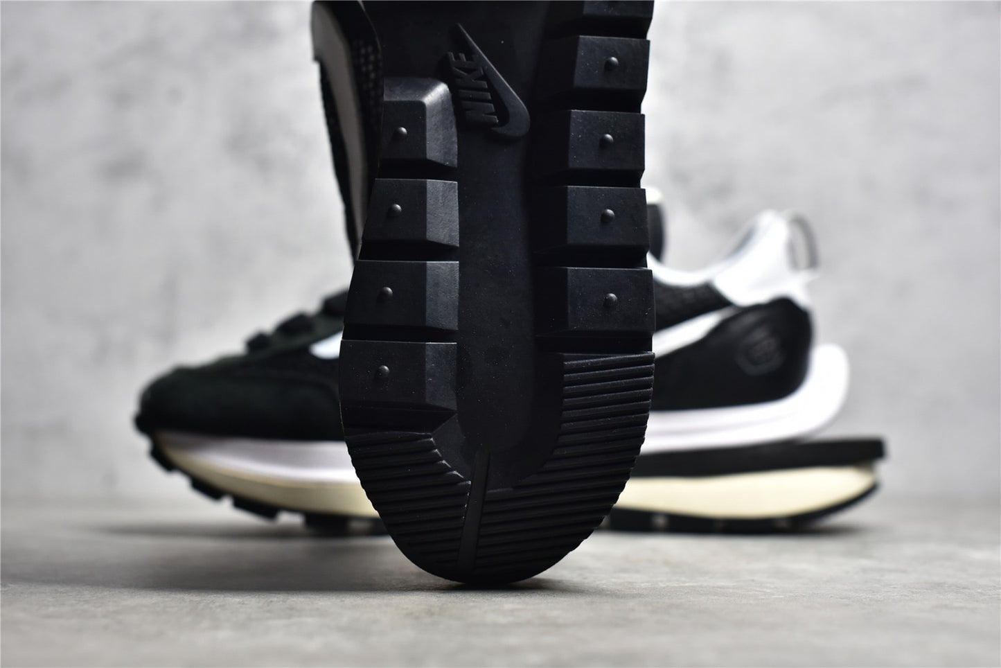 Sacai VaporWaffle "black and white"