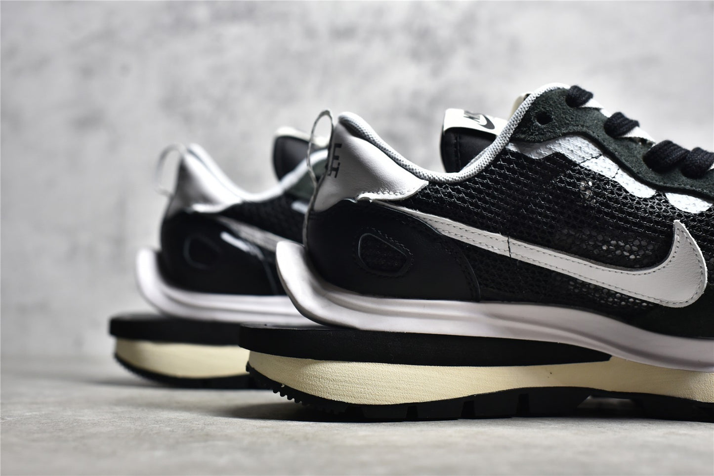 Sacai VaporWaffle "black and white"