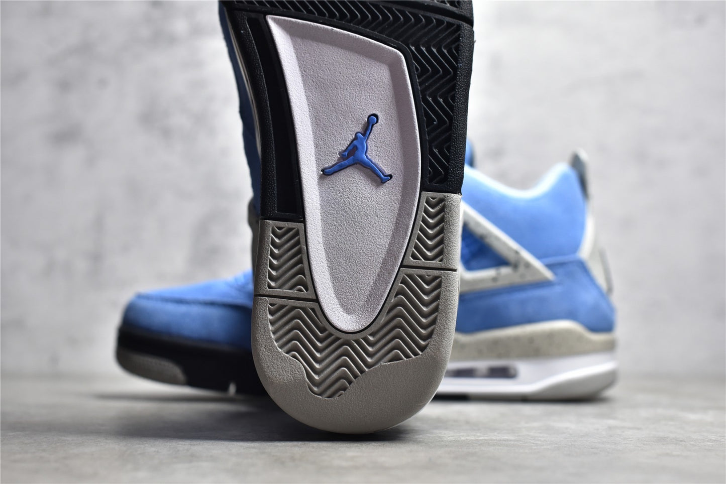 AJ4 'University Blue'