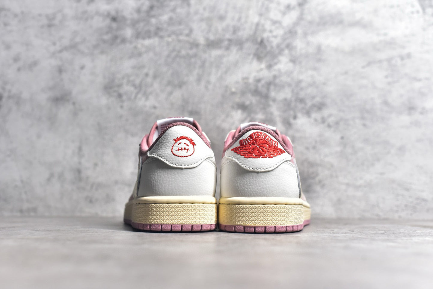 AJ1 Low Travis Scott Shy pink