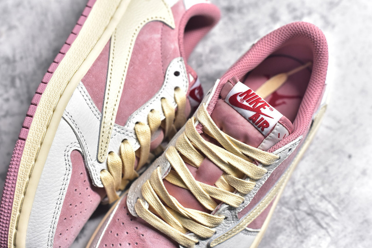 AJ1 Low Travis Scott Shy pink