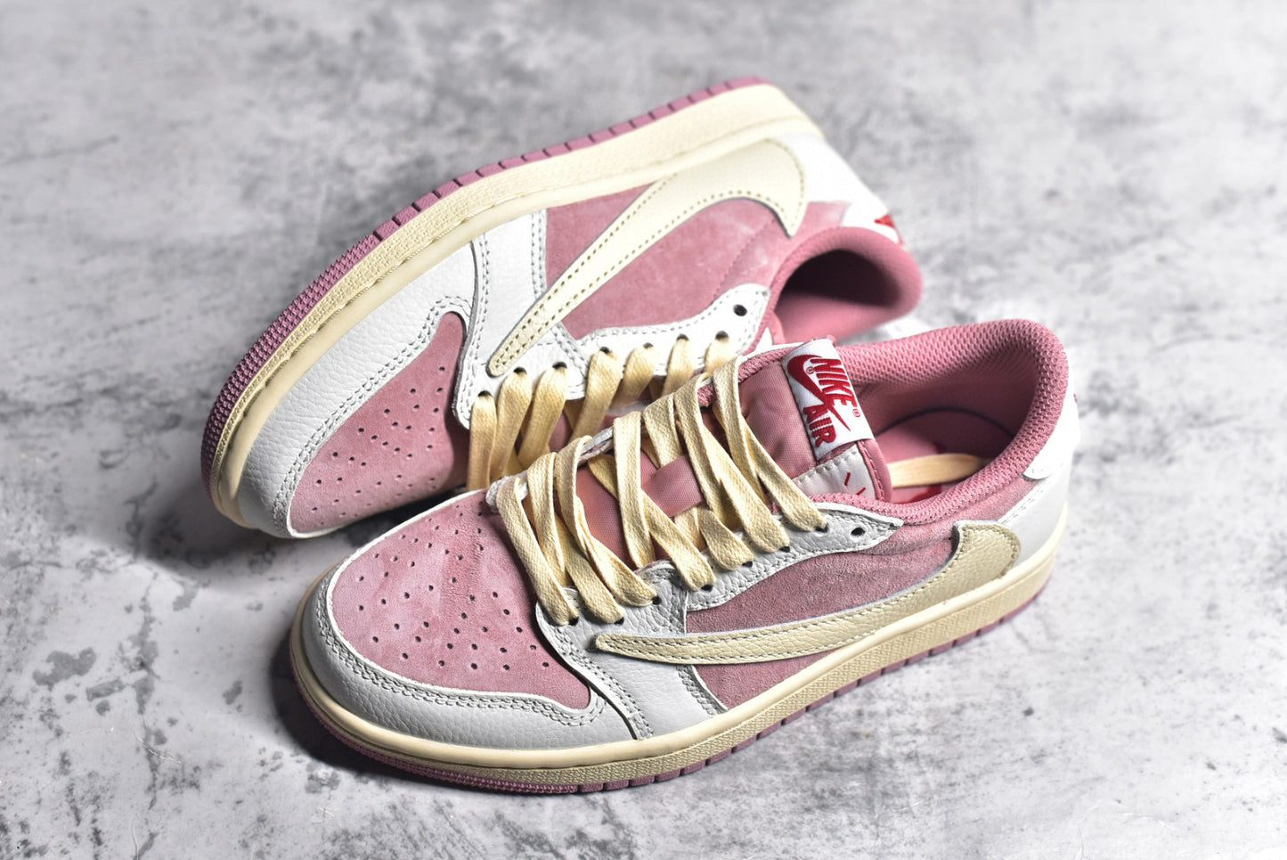 AJ1 Low Travis Scott Shy pink
