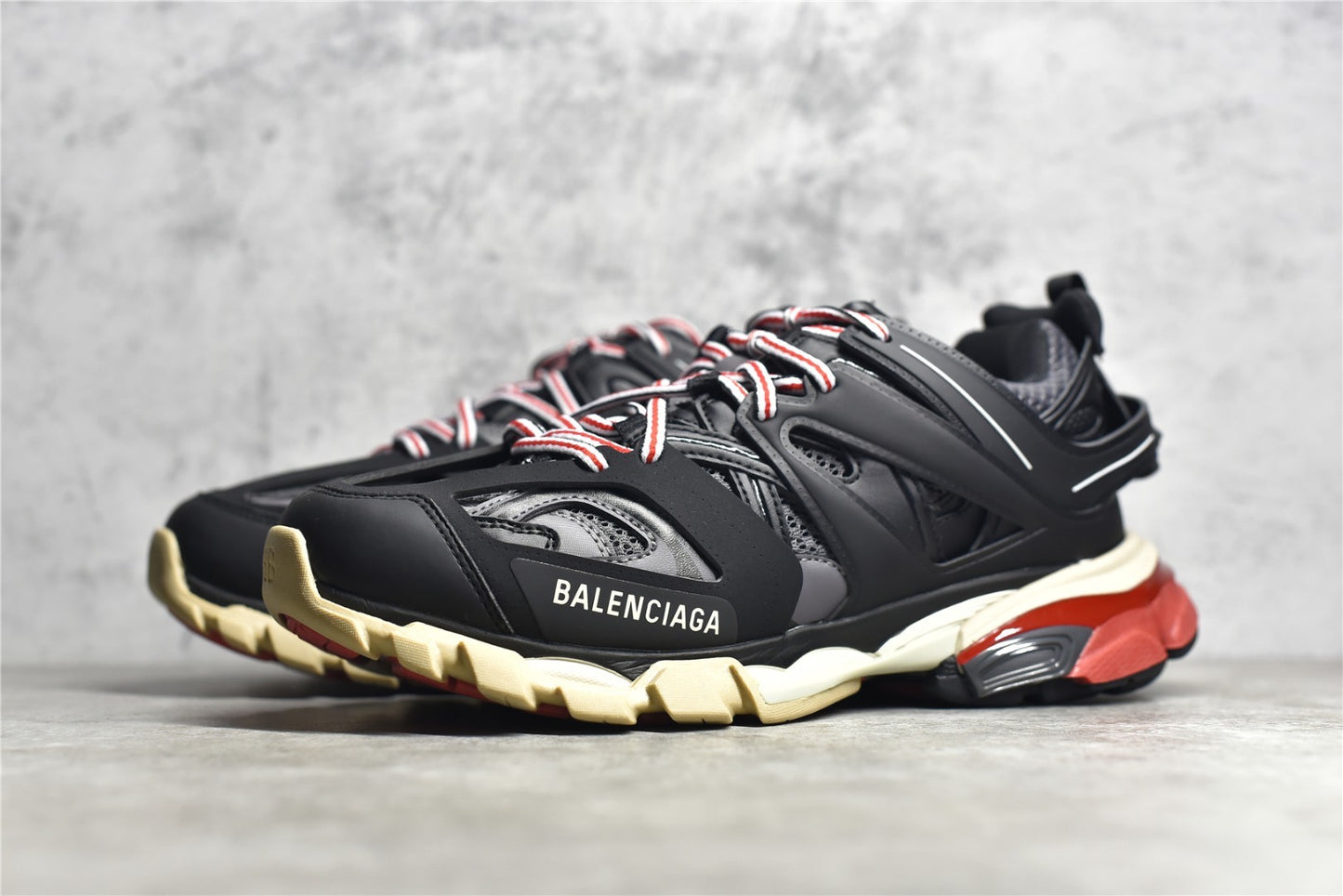 BLCG Track Black Grey Red