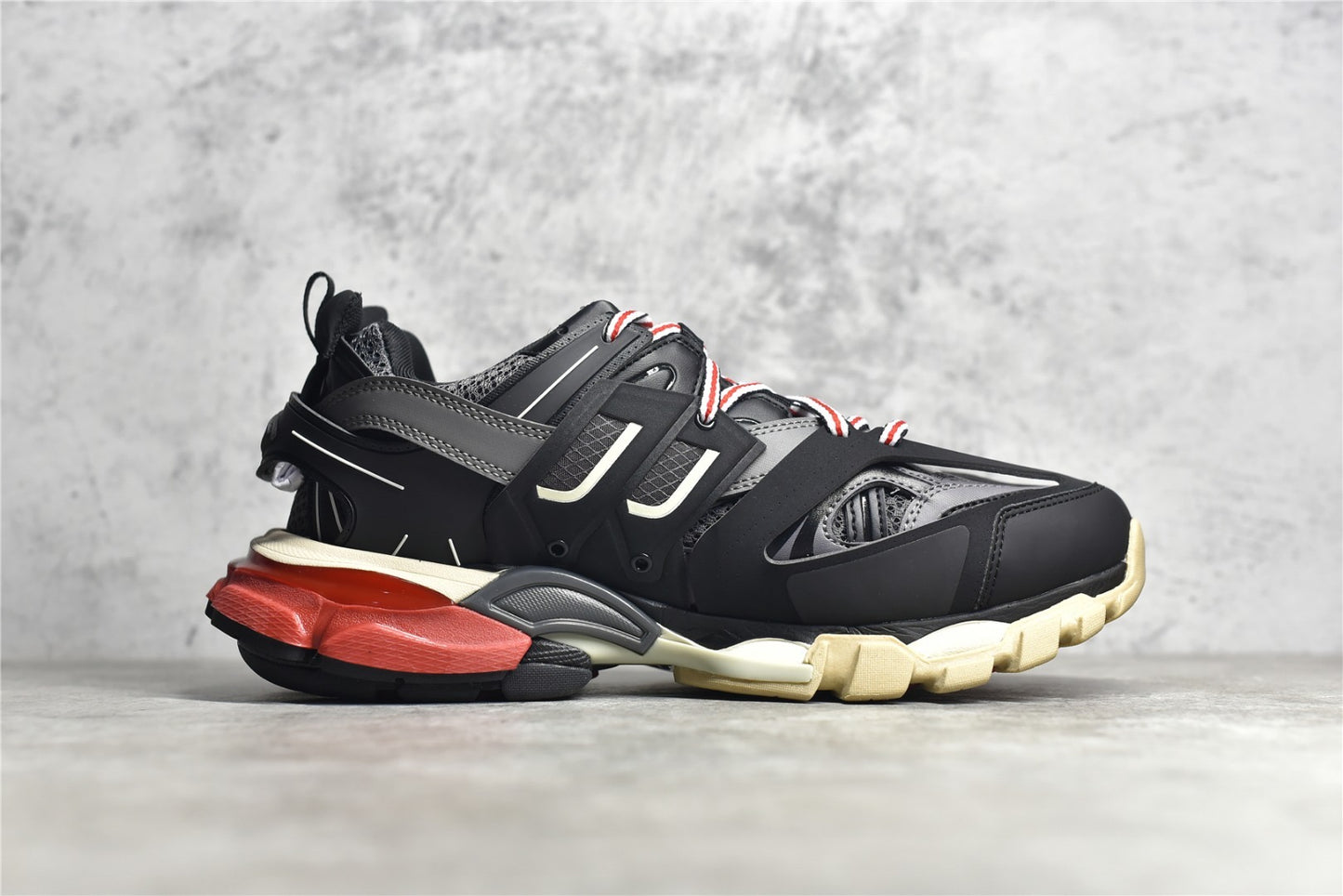 BLCG Track Black Grey Red