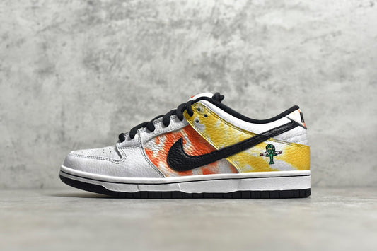 Dunk Low Roswell Raygun