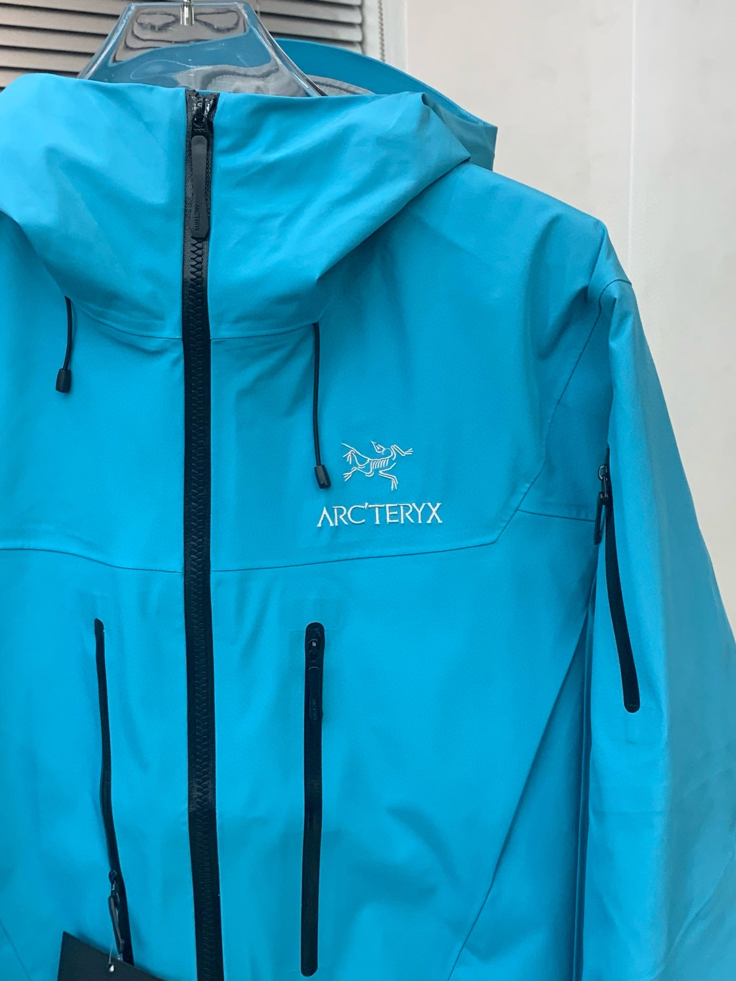 Arc’teryx ALPHA SV7 BRIGHT BLUE