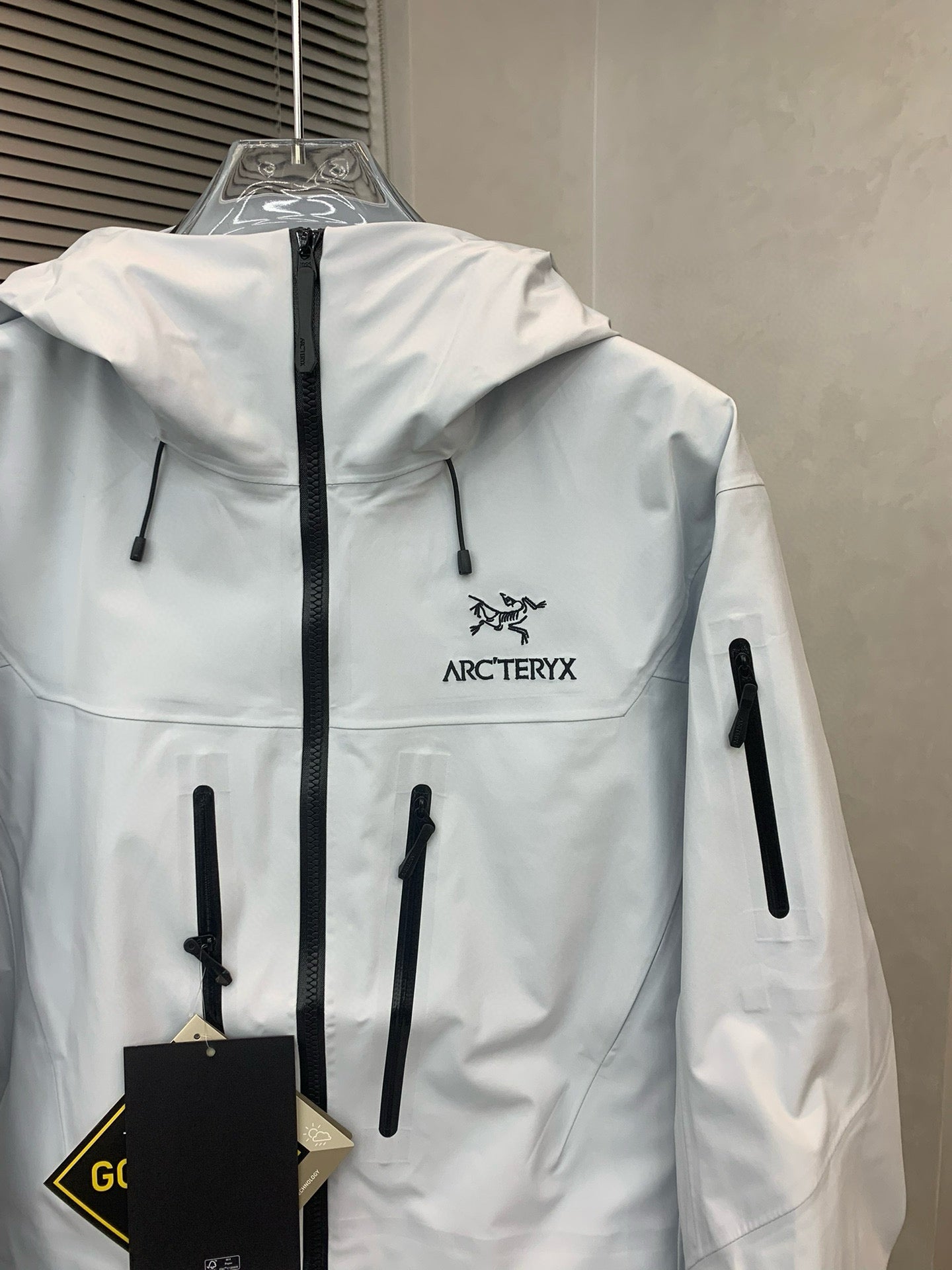 Arc’teryx ALPHA SV7 LIGHT BLUE