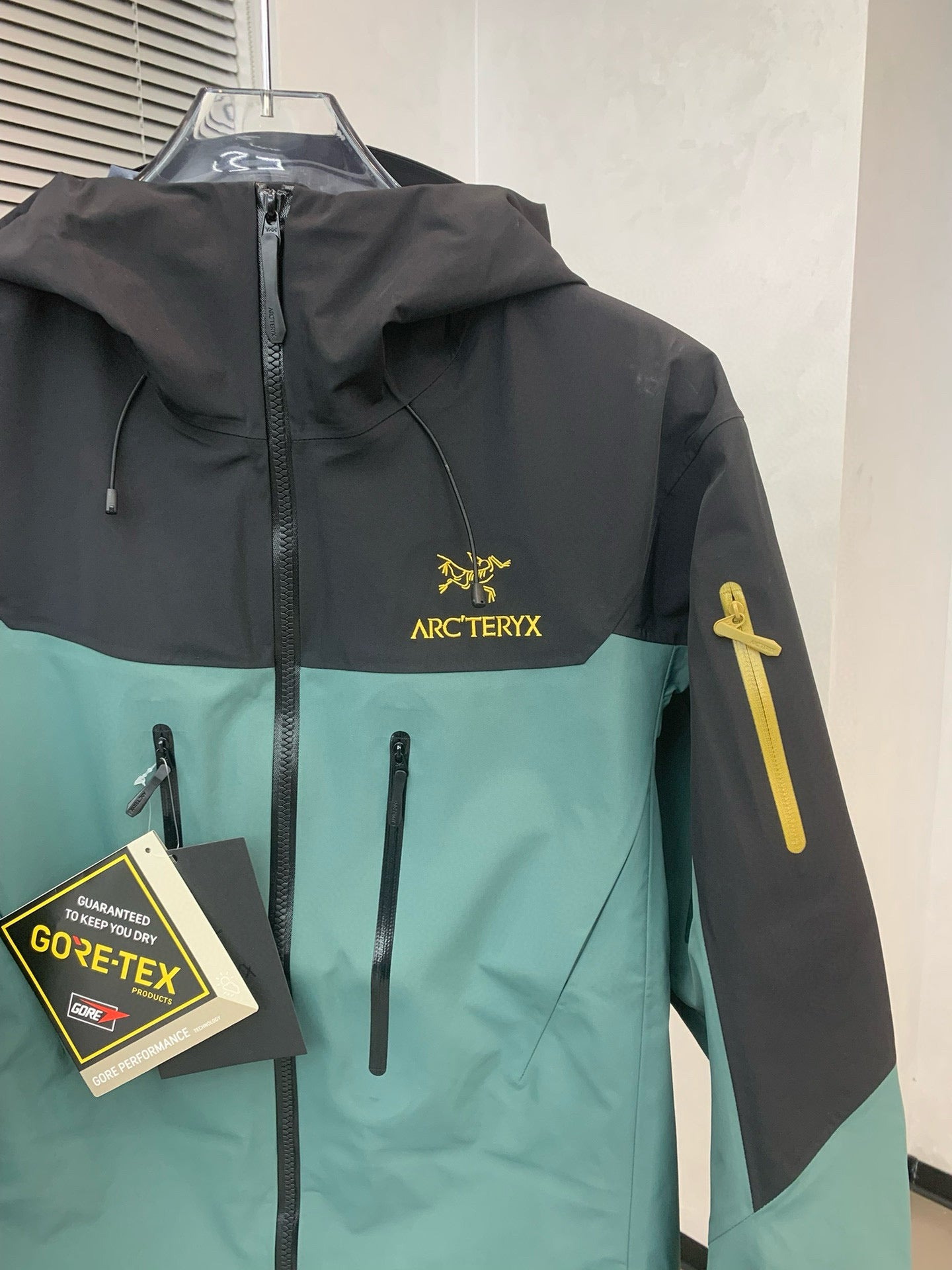Arc’teryx ALPHA SV7 BLACK GREEN'