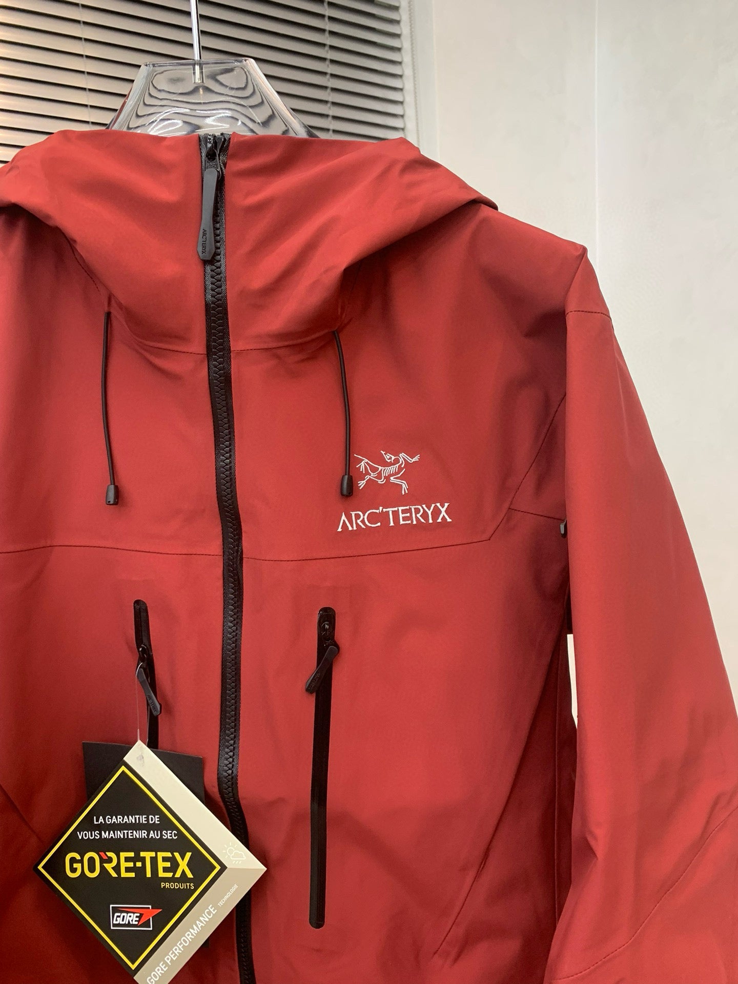 Arc’teryx ALPHA SV7 RED