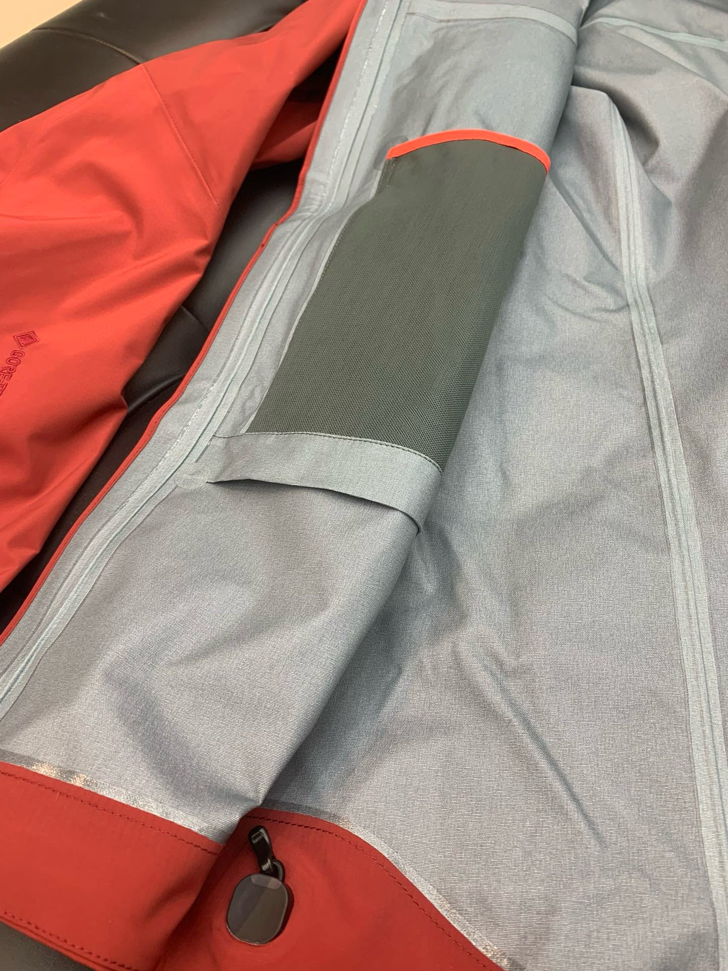 Arc’teryx ALPHA SV7 RED