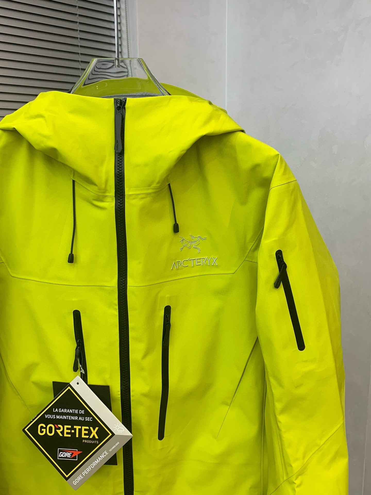 Arc’teryx ALPHA SV7 FLUORESCENT GREEN