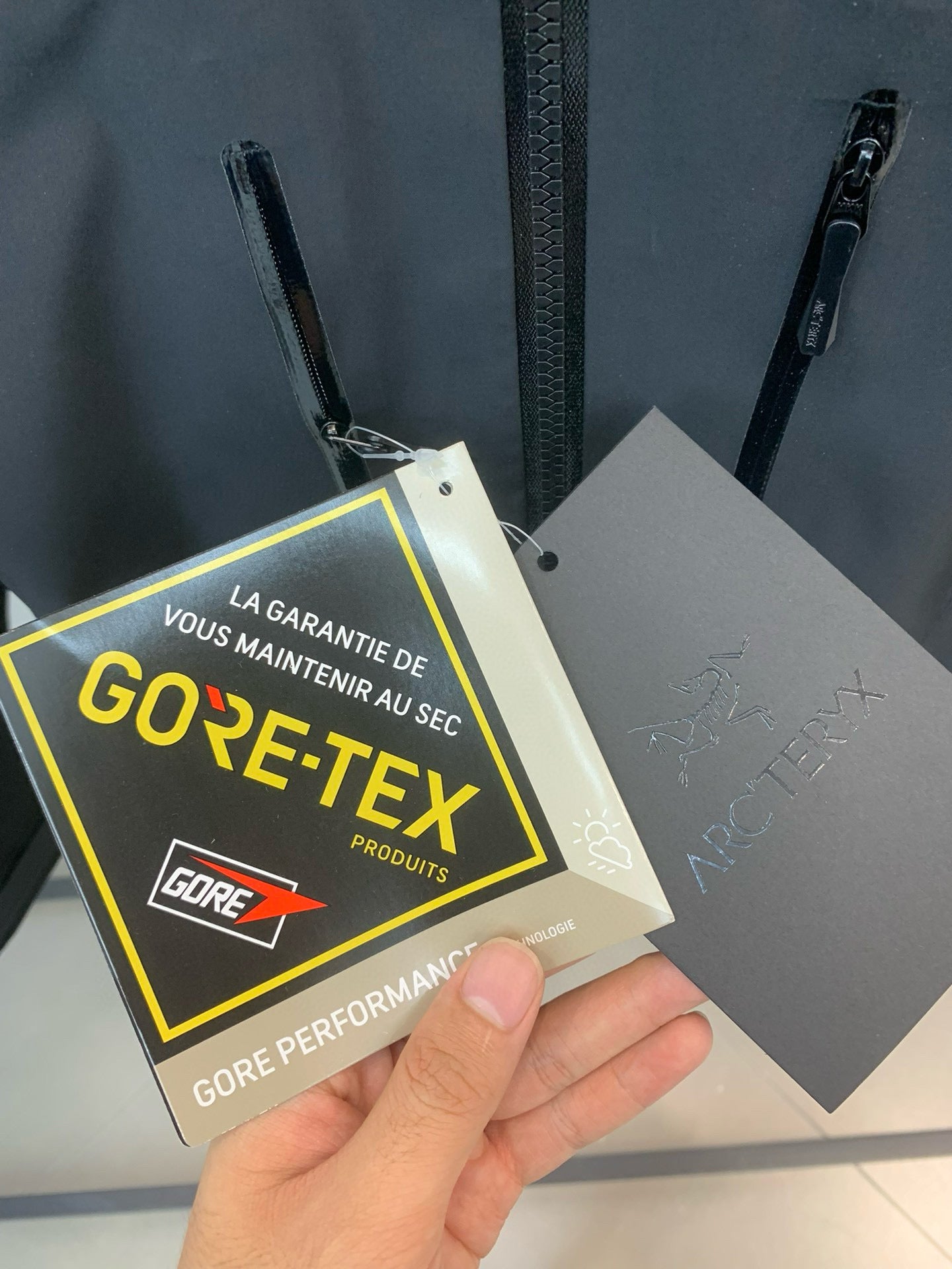 Arc’teryx ALPHA SV6 BLACK GOLD