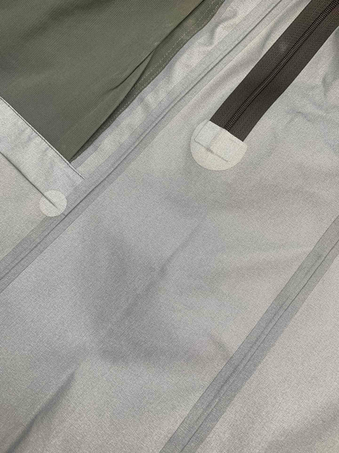 Arc’teryx ALPHA SV6 BLACK GOLD