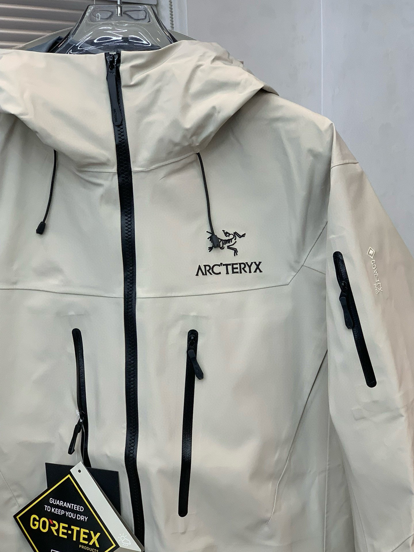 Arc’teryx ALPHA SV6 WHITE