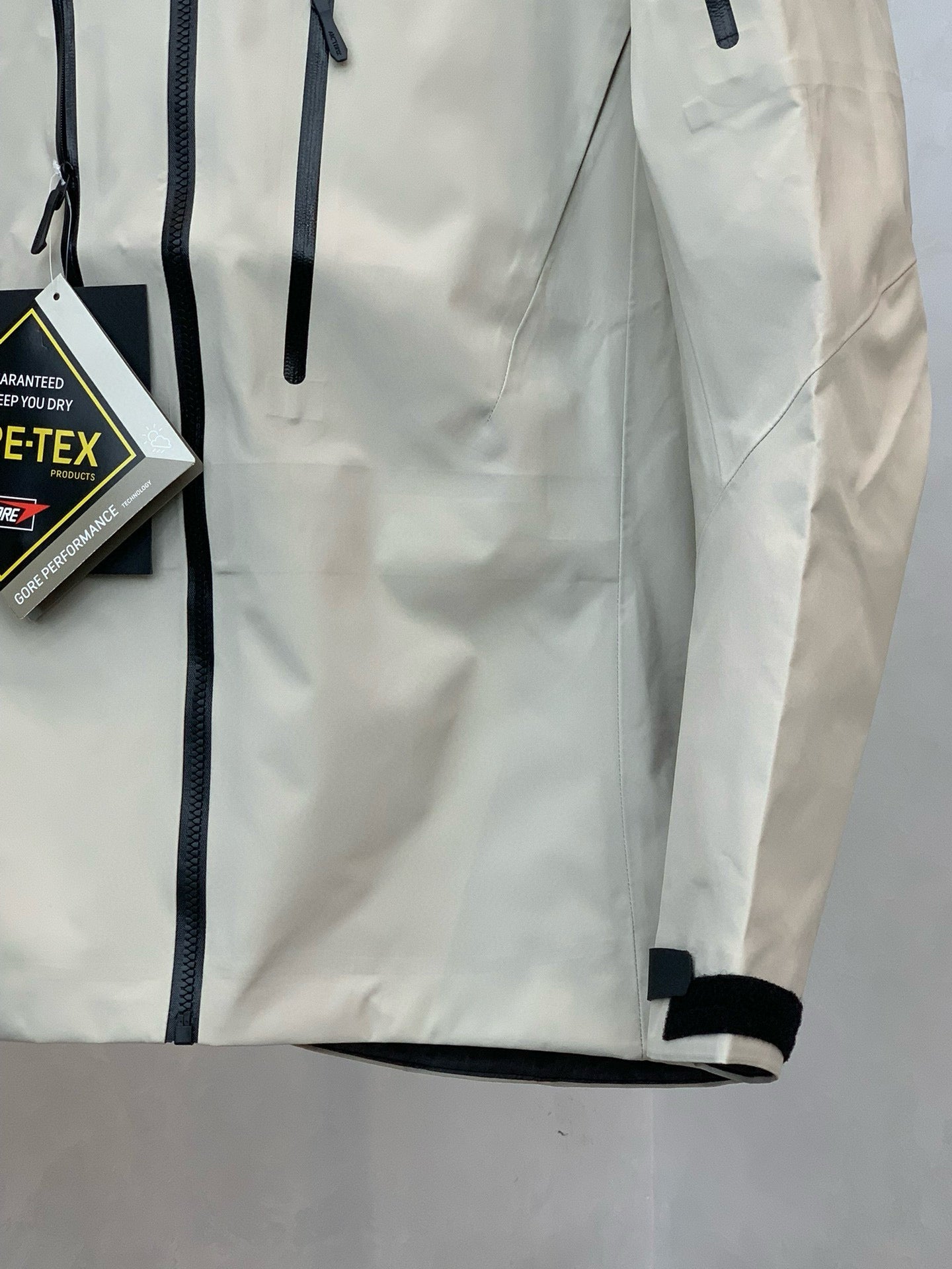 Arc’teryx ALPHA SV6 WHITE