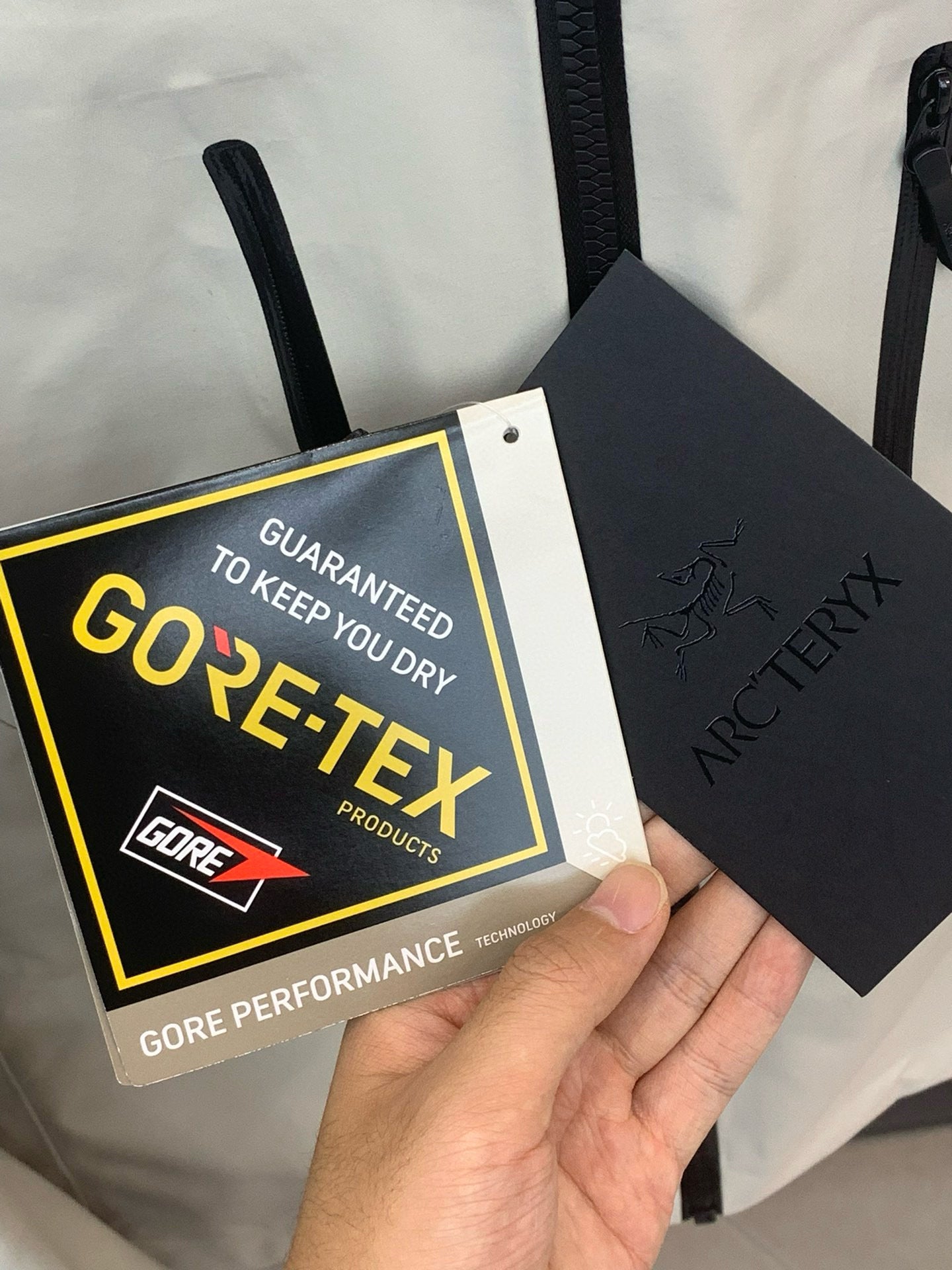 Arc’teryx ALPHA SV6 WHITE