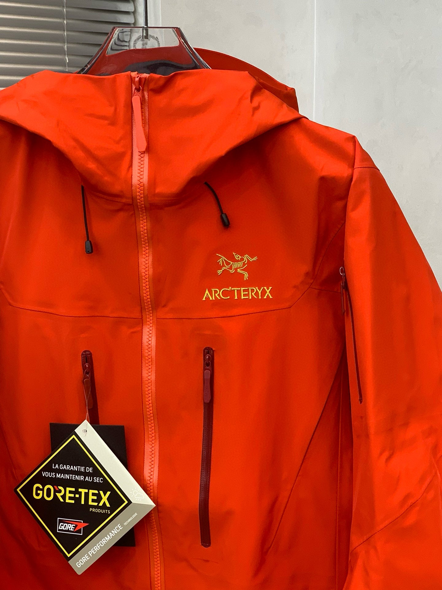 Arc’teryx ALPHA SV6 RED