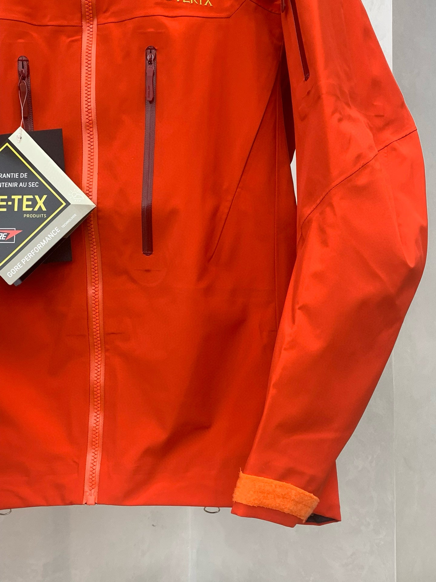 Arc’teryx ALPHA SV6 RED