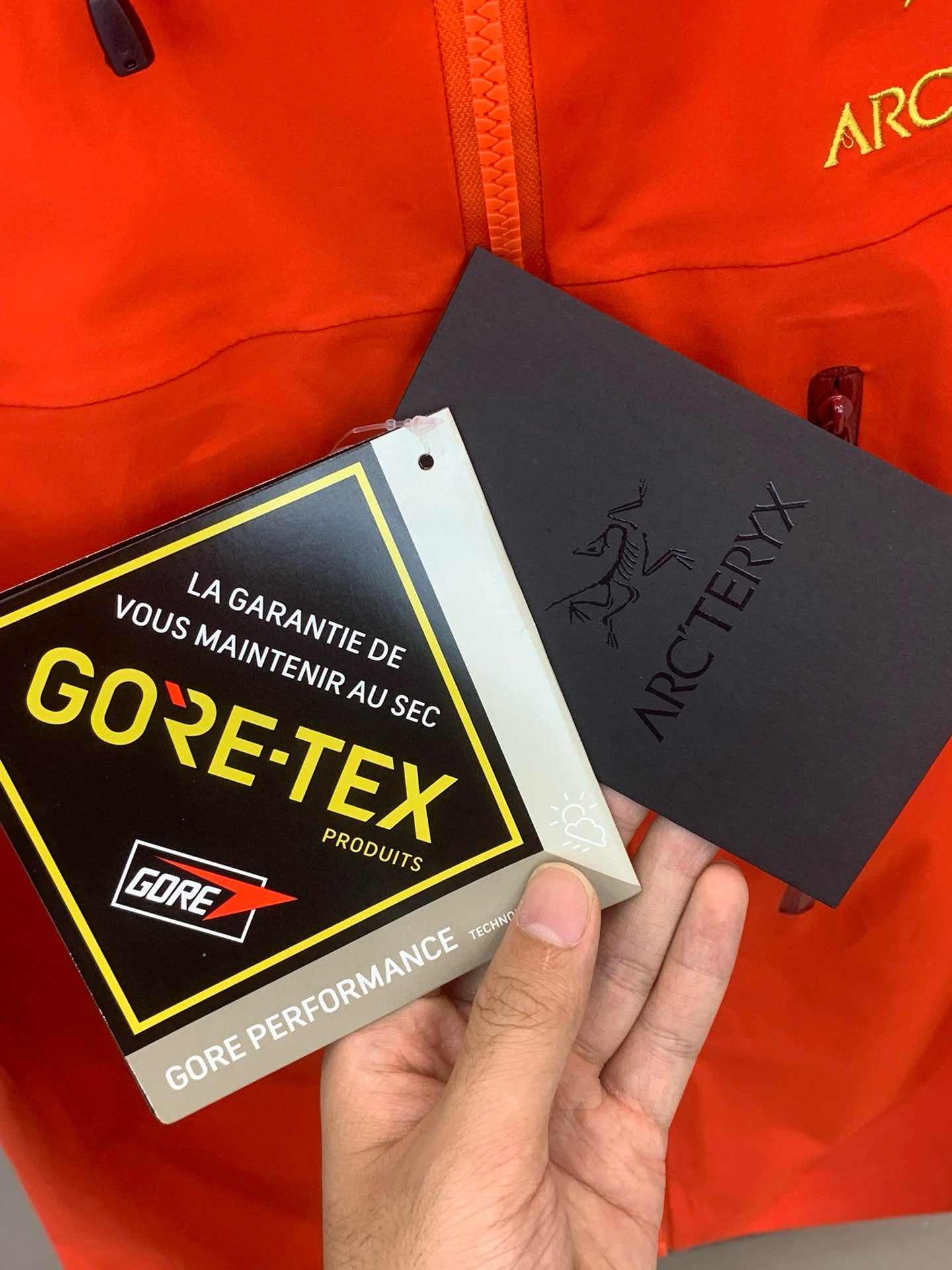 Arc’teryx ALPHA SV6 RED