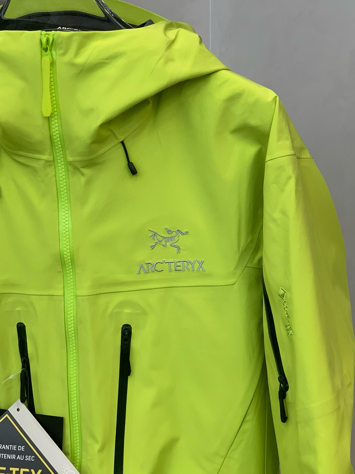 Arc’teryx ALPHA SV6 FLUORESCENT GREEN