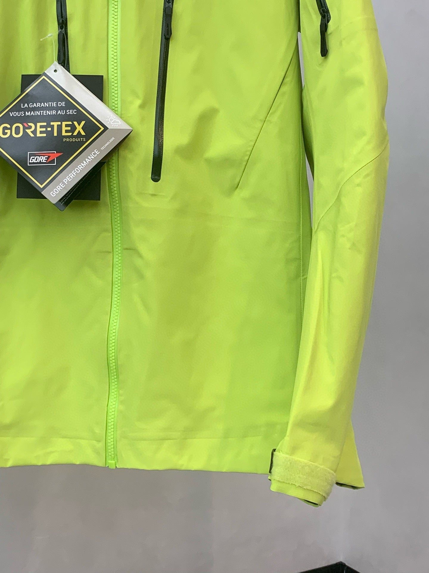 Arc’teryx ALPHA SV6 FLUORESCENT GREEN