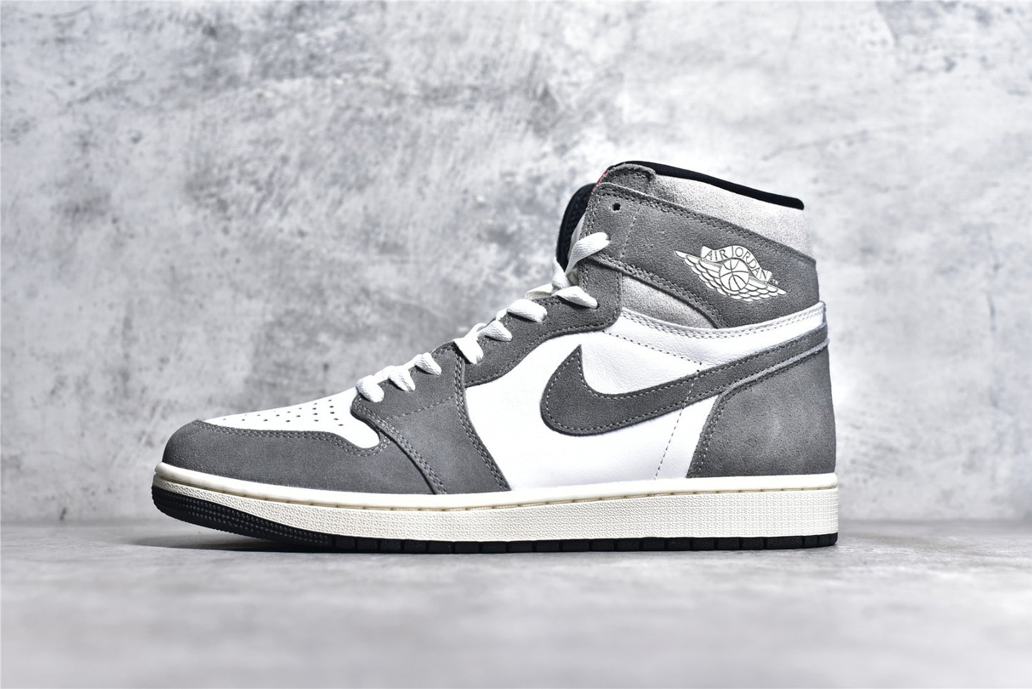 AJ1 Washed Black