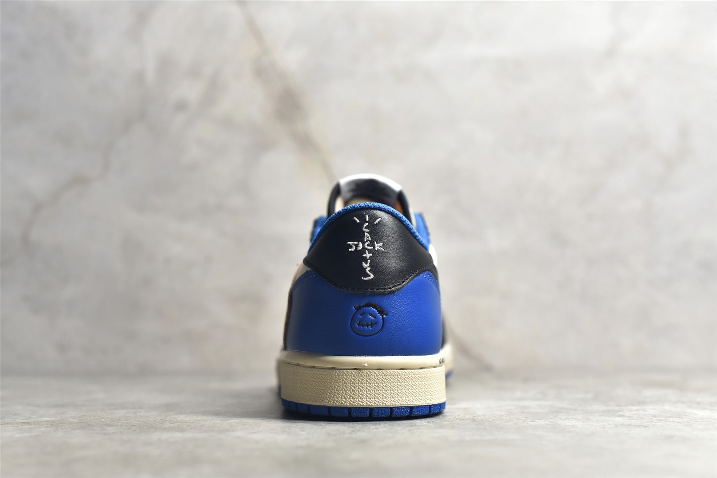 AJ1 Low Travis Scott Fragment