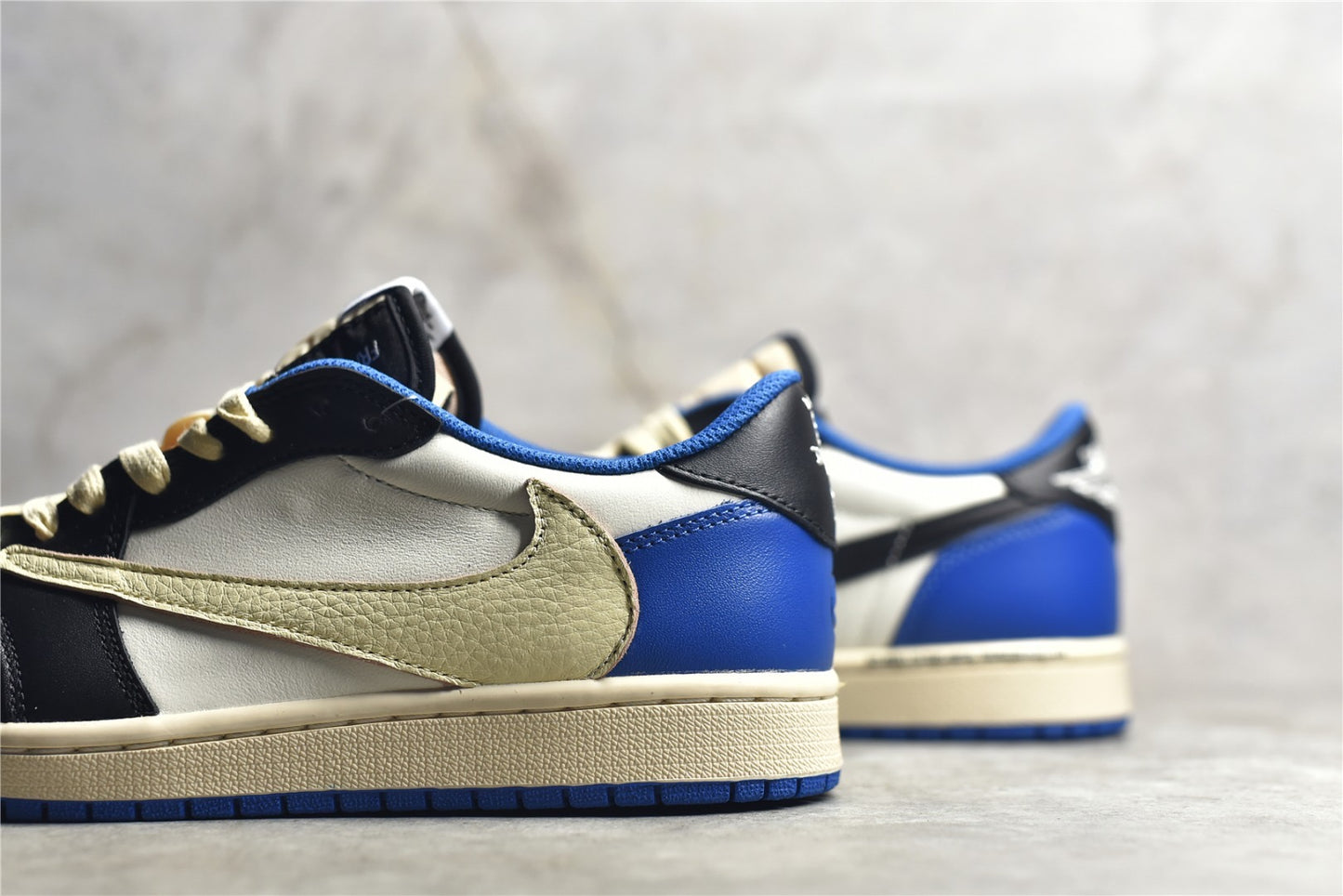 AJ1 Low Travis Scott Fragment
