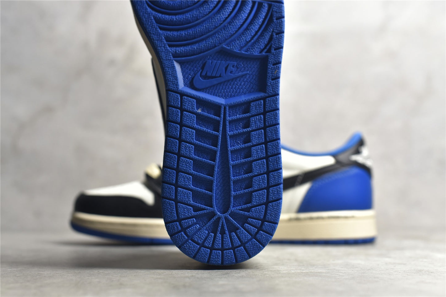 AJ1 Low Travis Scott Fragment