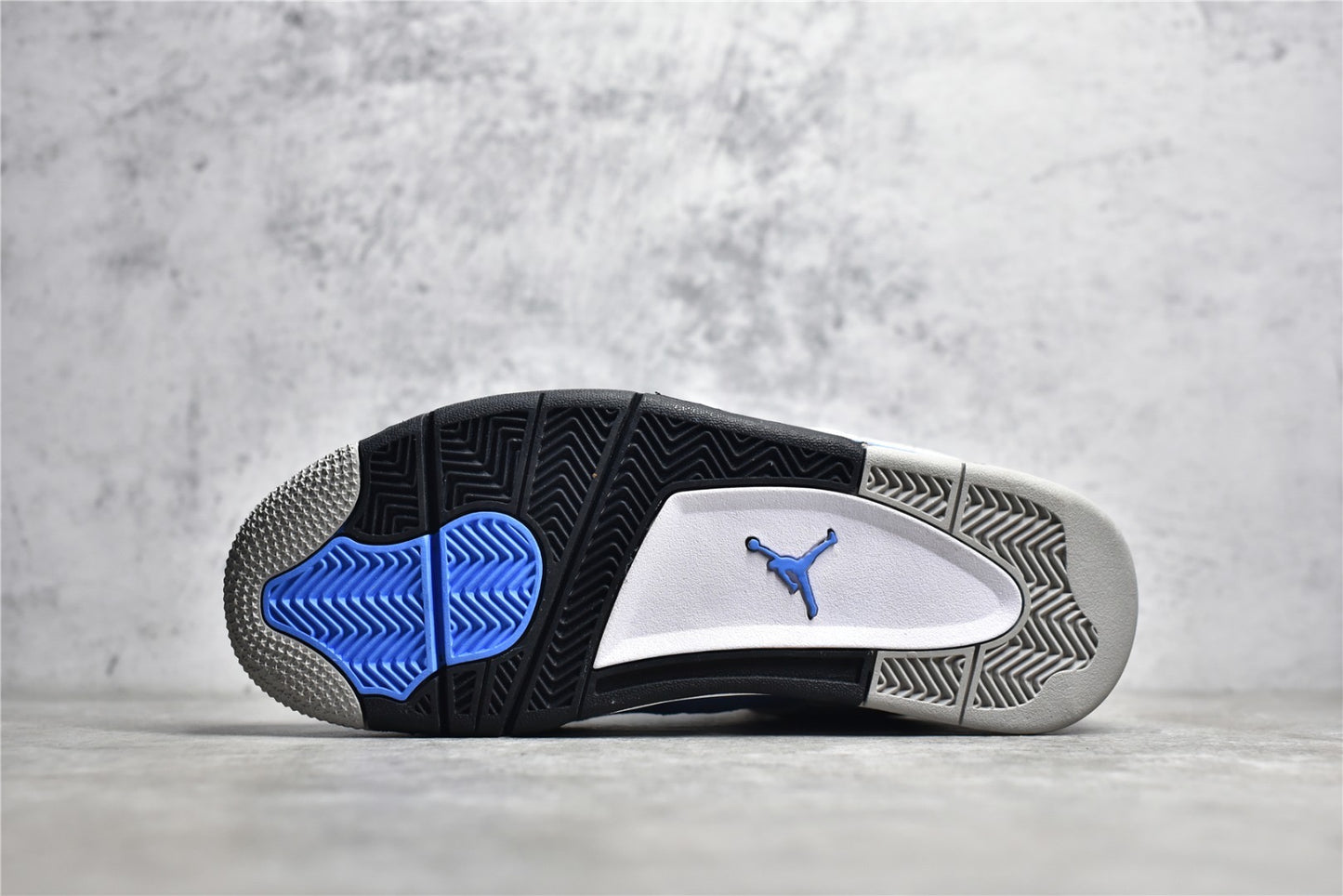 AJ4 'University Blue'
