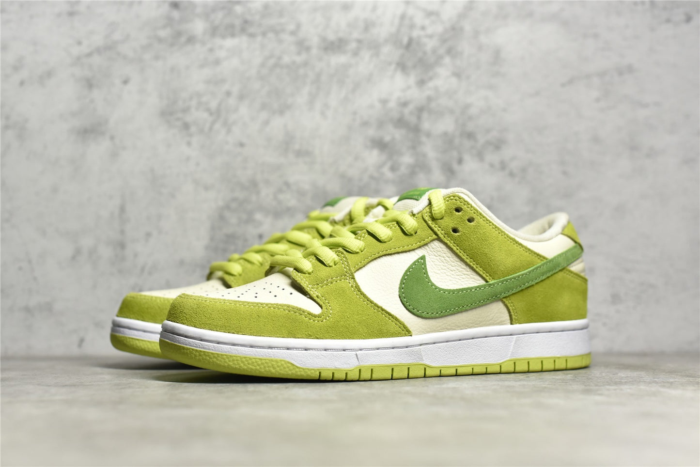 Dunk Low "Sour Apple"