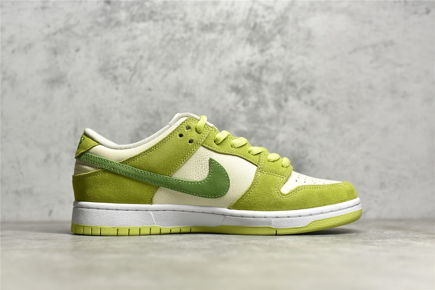 Dunk Low "Sour Apple"